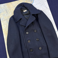 Load image into Gallery viewer, US Navy 1942 Peacoat Deadstock - Size 40
