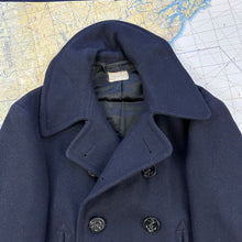 Load image into Gallery viewer, US Navy 1942 Peacoat Deadstock - Size 40
