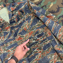 Load image into Gallery viewer, Late War Thai Pattern Tiger Stripe Jungle Jacket
