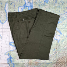 Load image into Gallery viewer, Deadstock US Army WW2 P43 HBT Fatigue Pants
