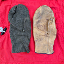 Load image into Gallery viewer, USARP Antarctic Mittens
