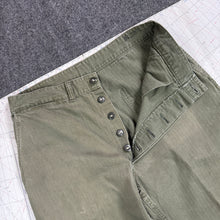 Load image into Gallery viewer, USMC P53 HBT Fatigue Trousers - Size 33
