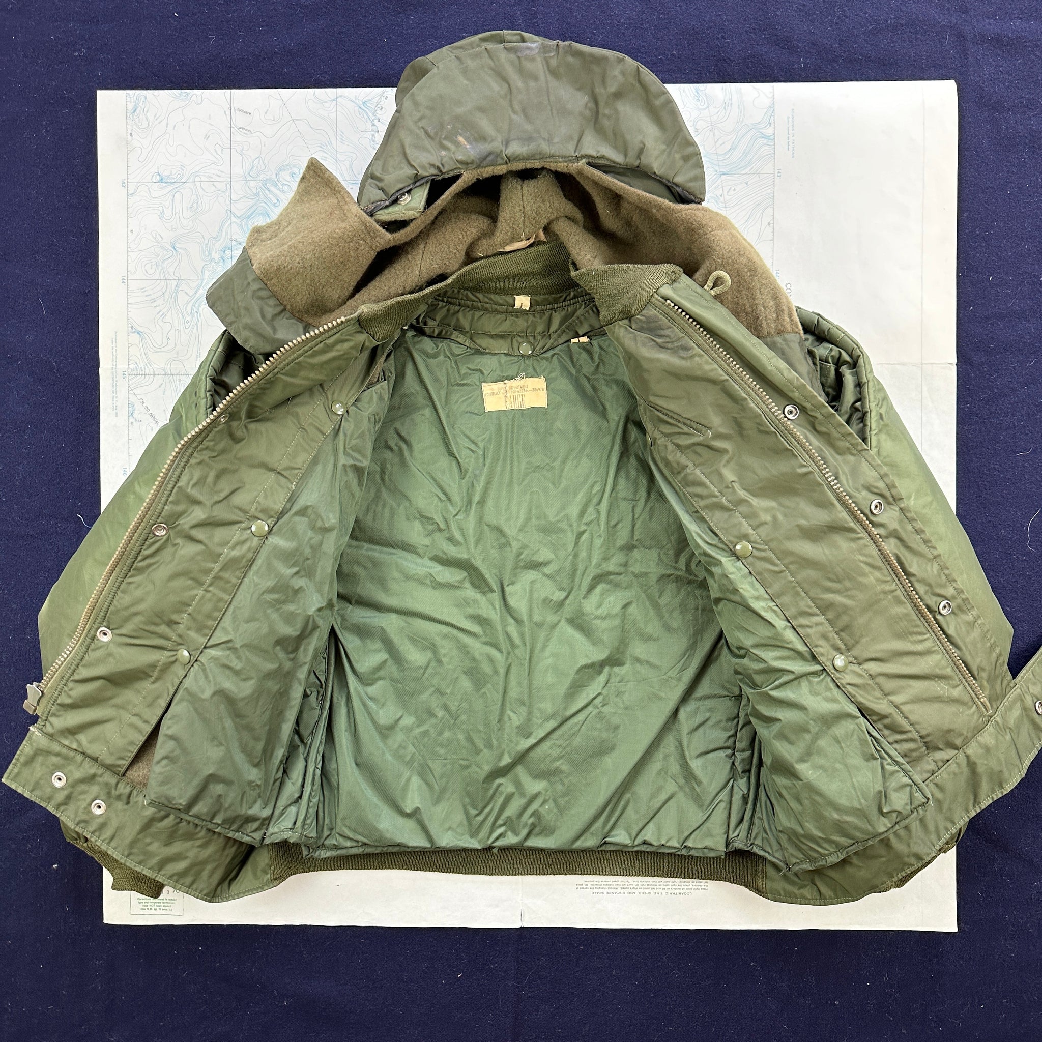 Vintage 1980s US Military Extreme Cold Weather Jacket (XL