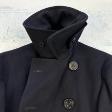 Load image into Gallery viewer, US Navy Mid WW2 Peacoat -  Mint Condition- Size 36
