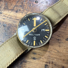 Load image into Gallery viewer, US Navy WW2 Wrist Compass - Deadstock
