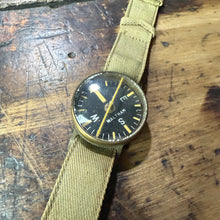 Load image into Gallery viewer, US Navy WW2 Wrist Compass - Deadstock
