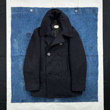 Load image into Gallery viewer, US Navy 1942 Peacoat Deadstock - Size 40
