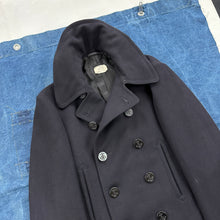 Load image into Gallery viewer, US Navy 1942 Peacoat Deadstock - Size 40
