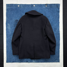 Load image into Gallery viewer, US Navy 1942 Peacoat Deadstock - Size 40
