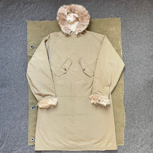 Load image into Gallery viewer, US Army 1941 Ski Parka - Deadstock
