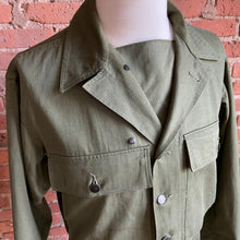 Load image into Gallery viewer, Deadstock US Army WW2 P43 HBT Fatigue Shirt Rare Variation
