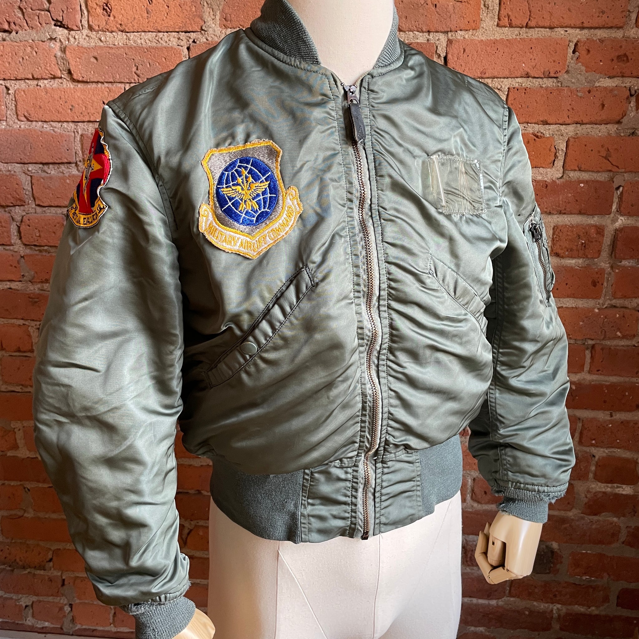 L2b flight outlet jacket